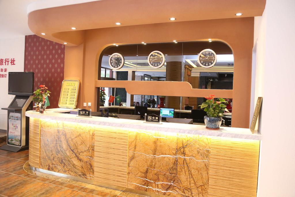 Qingdao Fu Yong Hotel Exterior foto